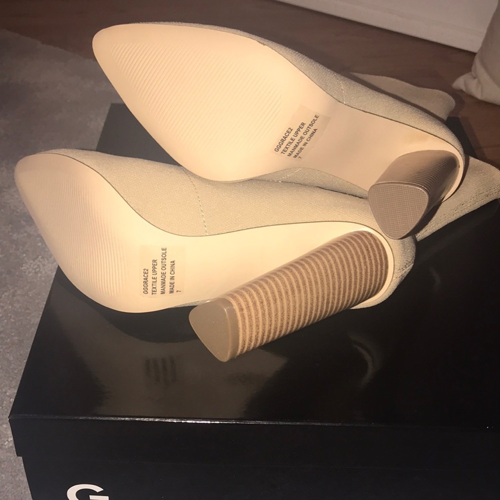 Beige GUESS booties - Picture 3 of 3